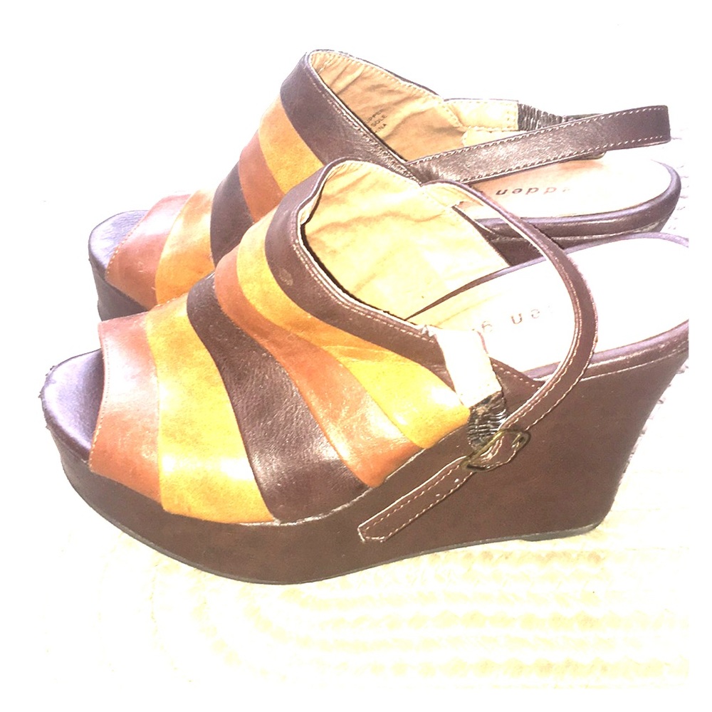 Super cute retro wedges!